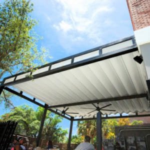 Bạt Mái Xếp Che Nắng Mưa Quán Cafe